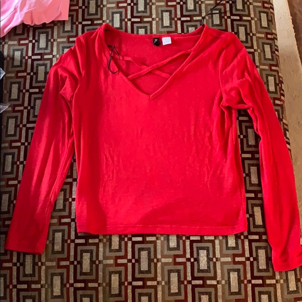 Low cut long sleeve shirt
